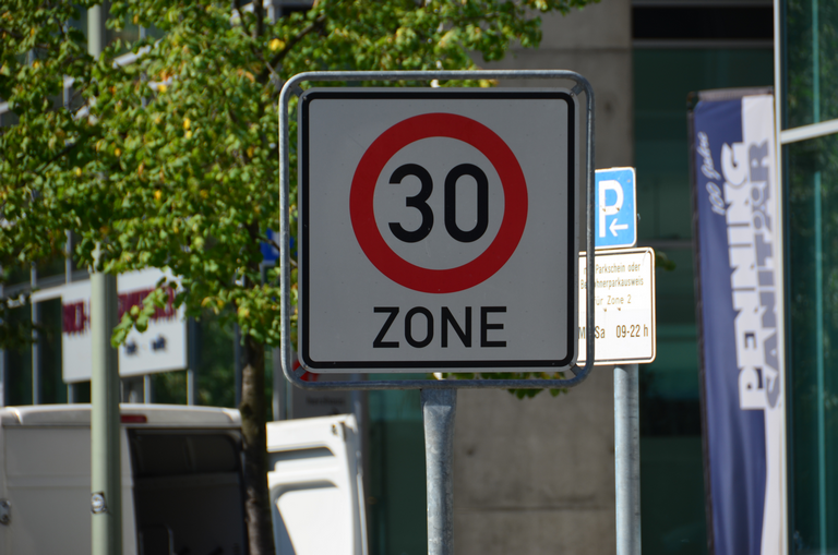 Bilder Halteverbot und Fotos Verkehrszeichen kostenlos downloaden